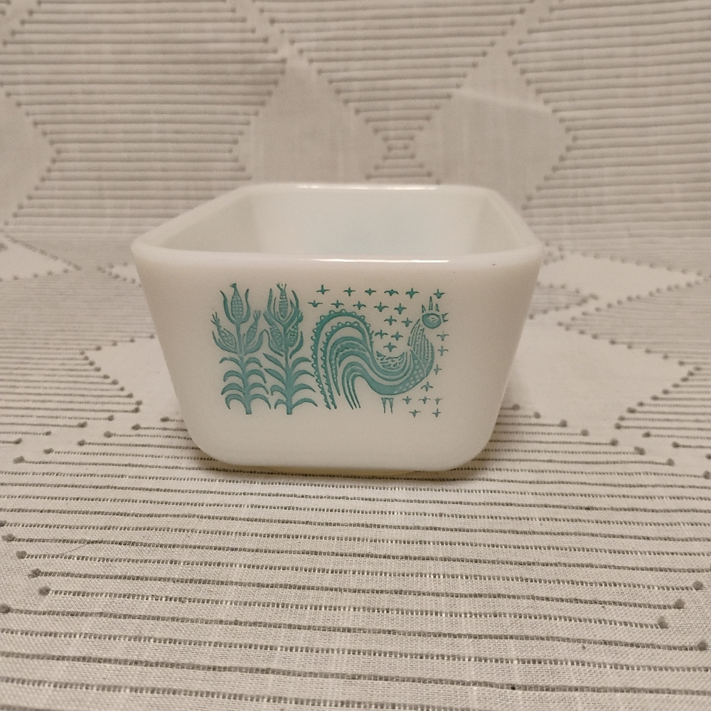 Vintage Pyrex Amish Butterprint Turquoise Rooster Refrigerator Dish 0502 USA